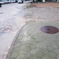 След дъждовете започва отстраняването на дефектите по паветата на главната улица