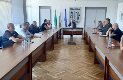 МЕЧКИТЕ, КОИТО НАВЛИЗАТ В НАСЕЛЕНИ…