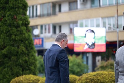 ПОД ПРОЛИВЕН ДЪЖД И ВОЯ…